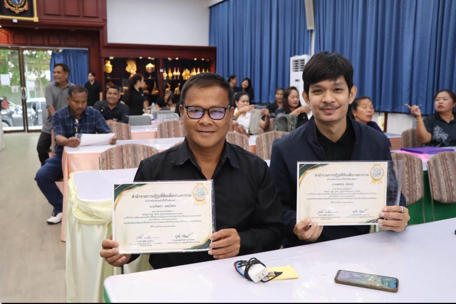 title - นางสาวอมรรัตน์ แขวงโสภา ปฏิรูปที่ดินจังหวัดพระนครศรีอยุธยา เป็นประธานในพิธีปิด โครงการฝึกอบรมเชิงปฏิบัติการ หลักสูตร “รู้ปลูก รู้รักษา รู้คุณค่าของหญ้าแฝก” ระยะที่ 2 ศูนย์ส่งเสริมและพัฒนาอาชีพเสริมนอกภาคการเกษตร (ศูนย์ศิลปาชีพ บางไทรฯ (เดิม))